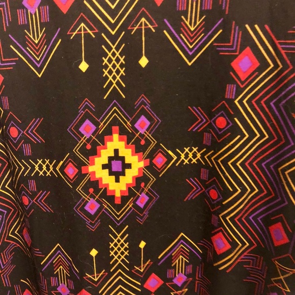 Black Aztec Pattern Irma Size Medium - Picture 2 of 3